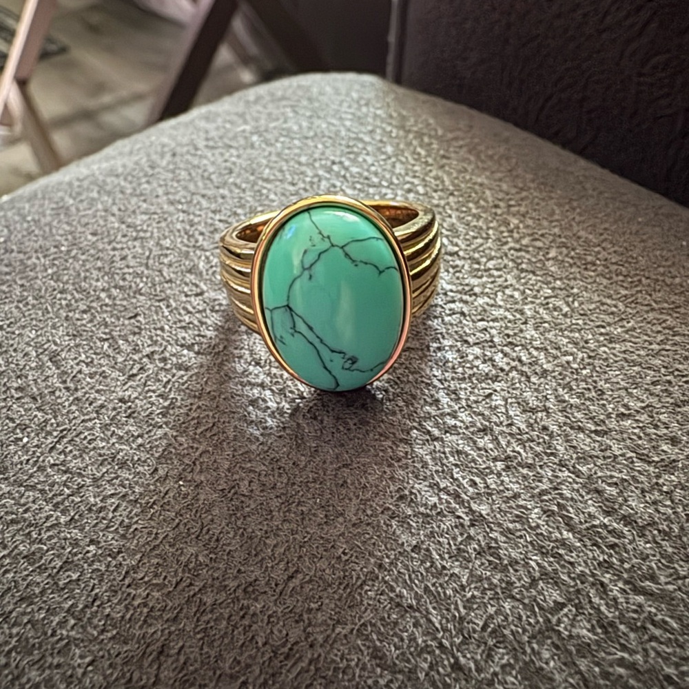 NEW Victoria Emerson Statement Ring Size 9 faux turquoise gold tone.